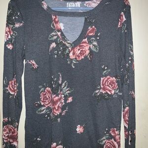24/7 by Maurice’s Rose Print Waffle Henley Top Sz M